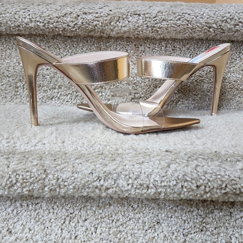 BRAND NEW Anne Michelle gold stiletto heels.